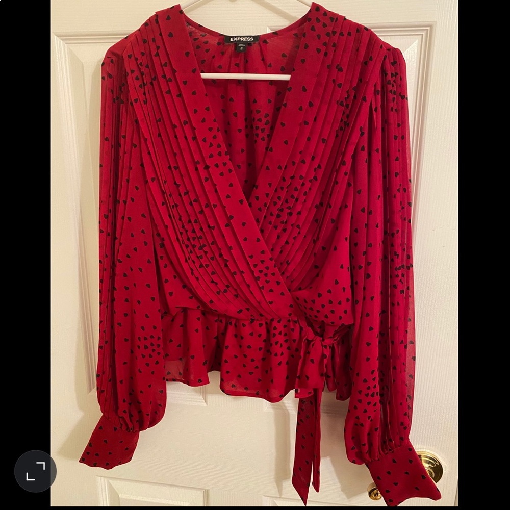 Express pleated heart print wrap front peplum top